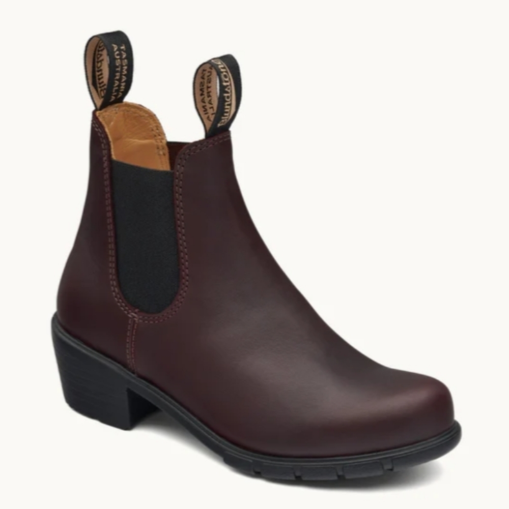 Blundstone Chelsea Boots in Dark Brown and Black - Picture 4 of 15